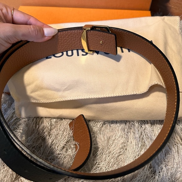 LV Initials Reversible Belt - Picture 6 of 9